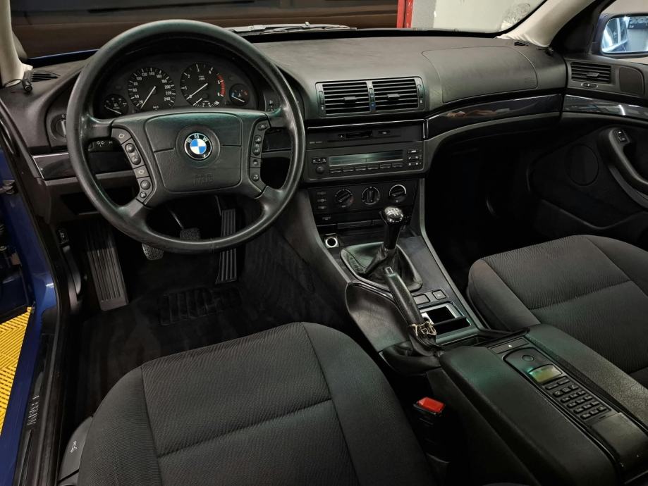 BMW serija 5 520d, fotografija 12