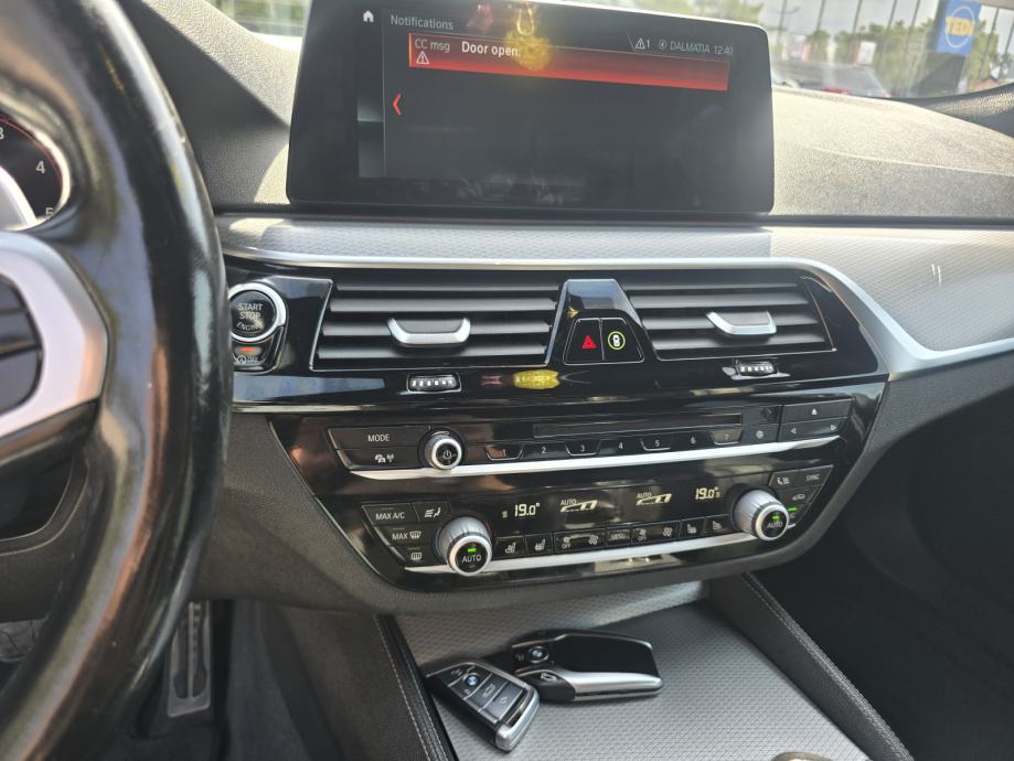 BMW 520d M Sport/Kamera 360/Automatik/Šiber/Koža/Radari/Keyless, fotografija 13
