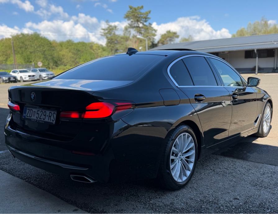 BMW serija 5 520d°VELIKA NAVI°VIRTUAL°AMBI°REG09/27°LEASING BEZ UČEŠĆA, fotografija 4