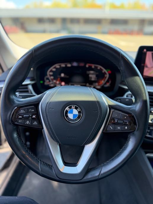 BMW serija 5 520d°VELIKA NAVI°VIRTUAL°AMBI°REG09/27°LEASING BEZ UČEŠĆA, fotografija 13