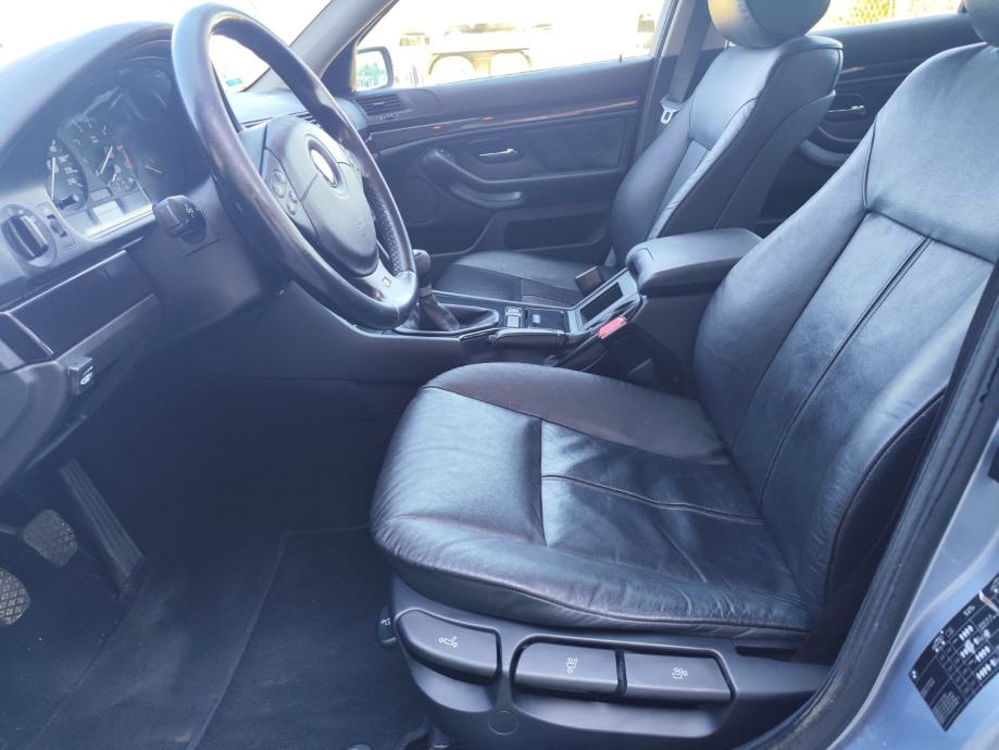 BMW serija 5 525i, fotografija 10