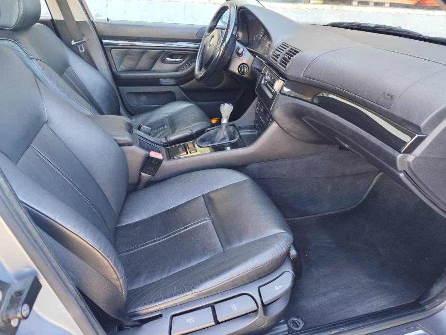 BMW serija 5 525i, fotografija 8