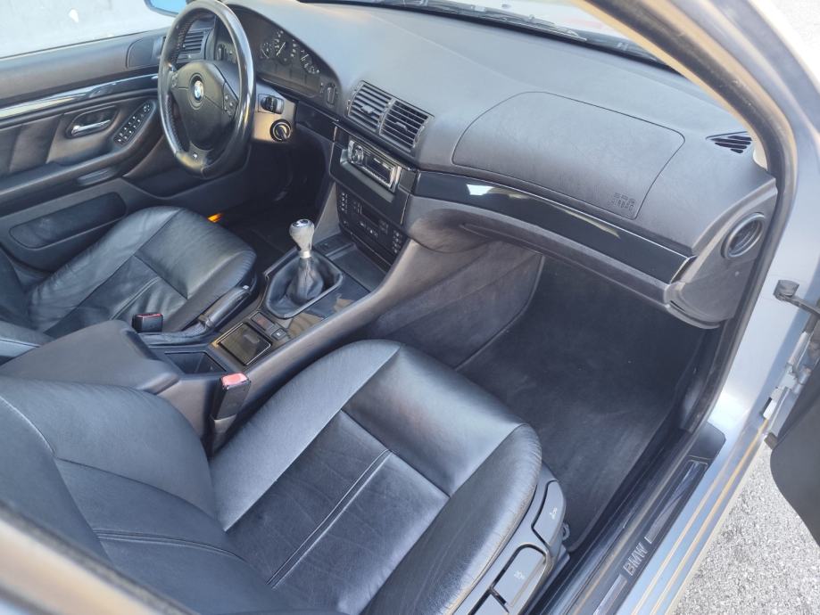 BMW serija 5 525i, fotografija 12