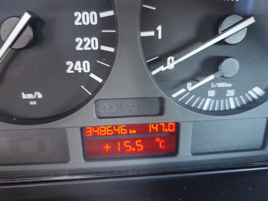 BMW serija 5 525i, fotografija 16