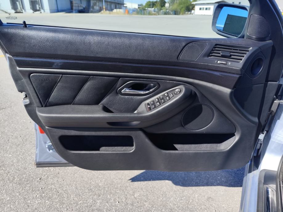 BMW serija 5 525i, fotografija 13
