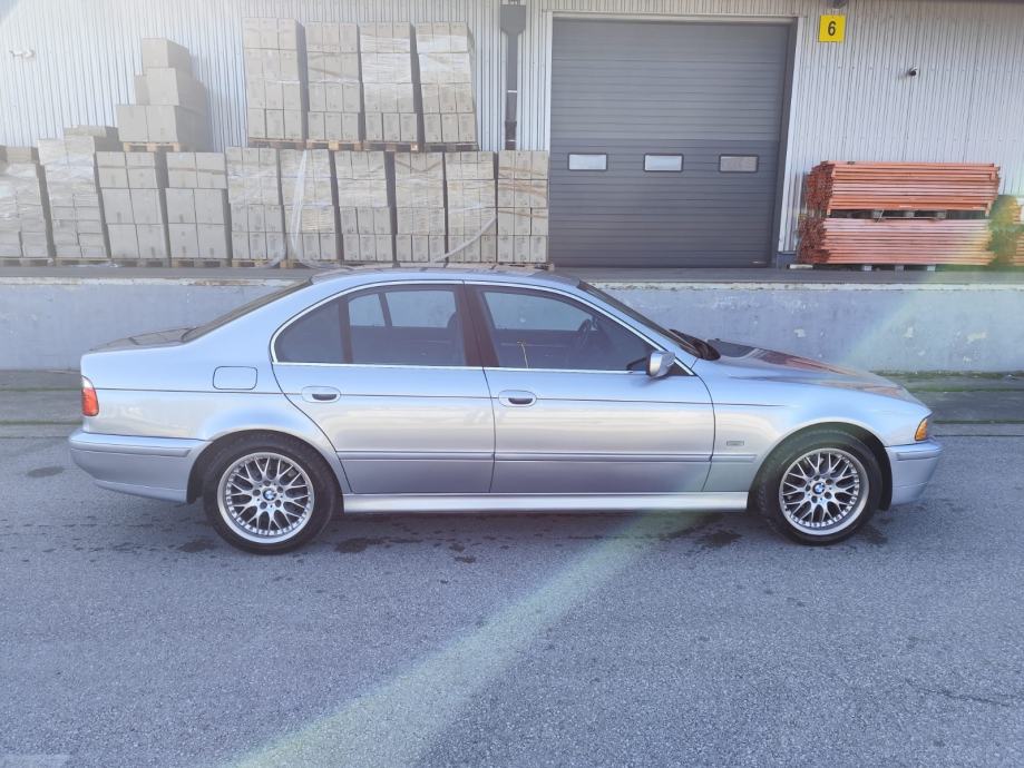 BMW serija 5 525i, fotografija 15
