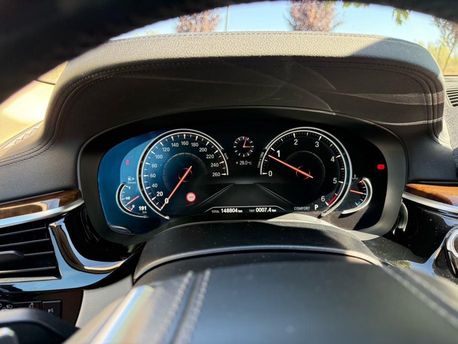 BMW serija 5 530d xdrive automatik, fotografija 8