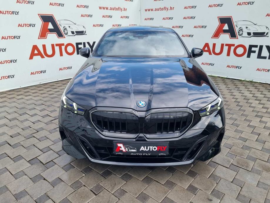 BMW serija 5 530e M-paket PRO, Shadow, 360kam, H/K, Iconic Grill, PDV, fotografija 2
