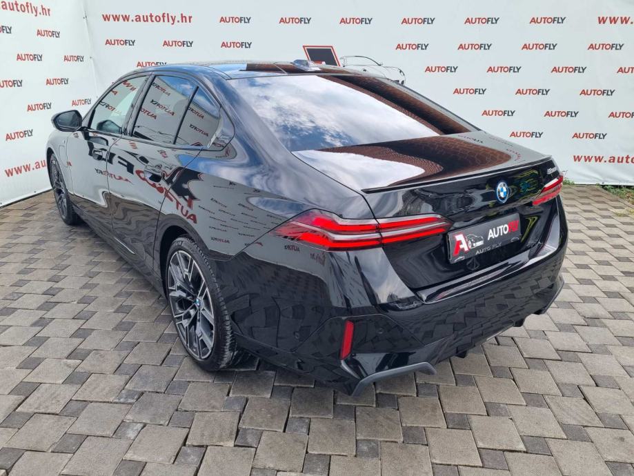 BMW serija 5 530e M-paket PRO, Shadow, 360kam, H/K, Iconic Grill, PDV, fotografija 6