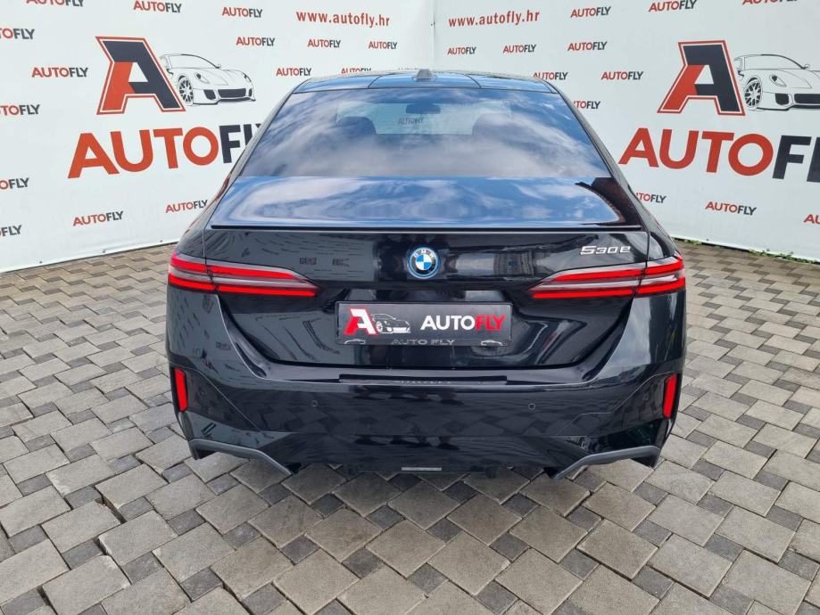 BMW serija 5 530e M-paket PRO, Shadow, 360kam, H/K, Iconic Grill, PDV, fotografija 7