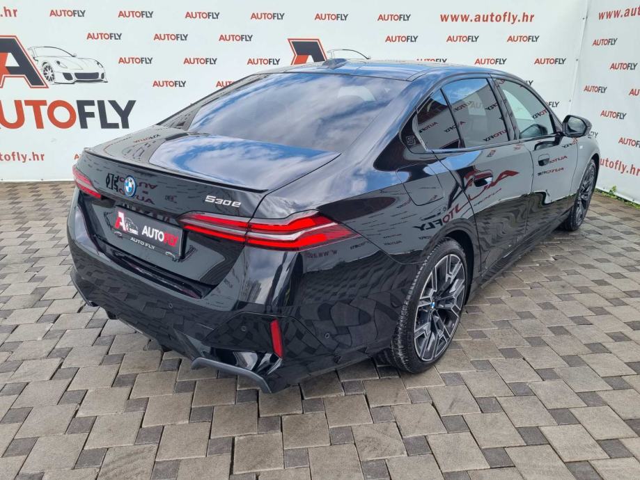 BMW serija 5 530e M-paket PRO, Shadow, 360kam, H/K, Iconic Grill, PDV, fotografija 8