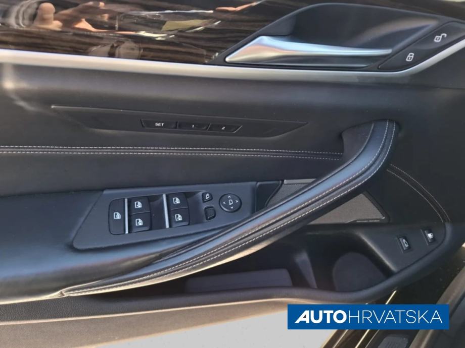 BMW SERIJA 5 530E M SPORT -USLUŽNA PRODAJA, 34.000,00 €, fotografija 9