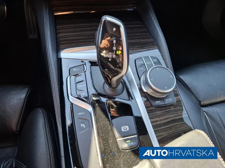 BMW SERIJA 5 530E M SPORT -USLUŽNA PRODAJA, 34.000,00 €, fotografija 16