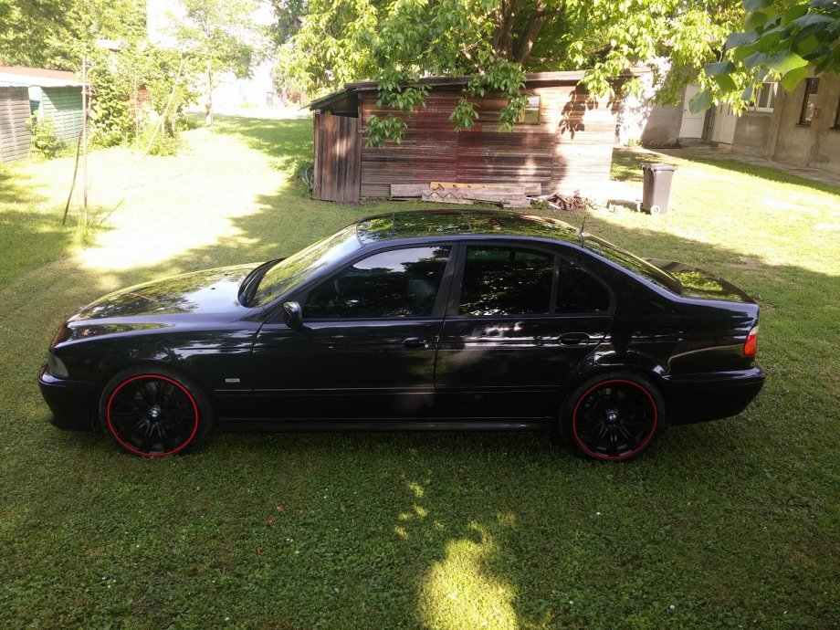 Bmw Serija 5 540i 2000 God