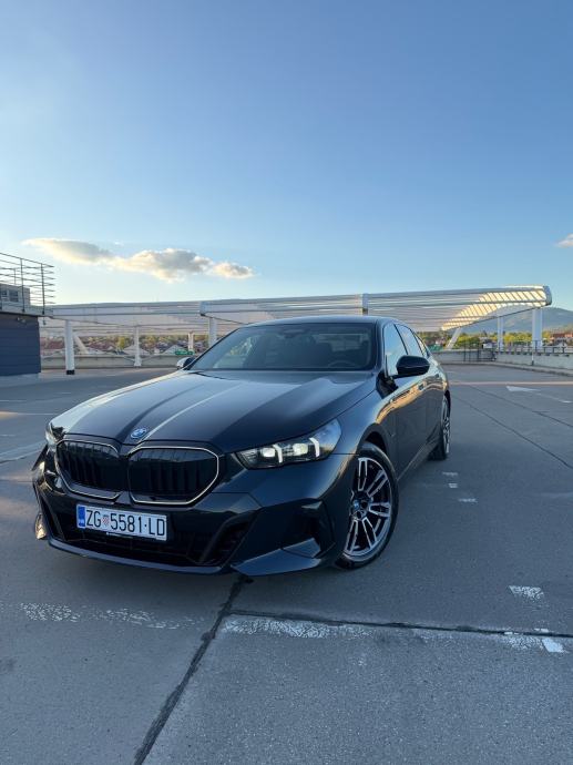 BMW 550e M SPORT PRO xDrive/360 Kamera/ TVORNIČKA GARANCIJA/PRILIKA, fotografija 2