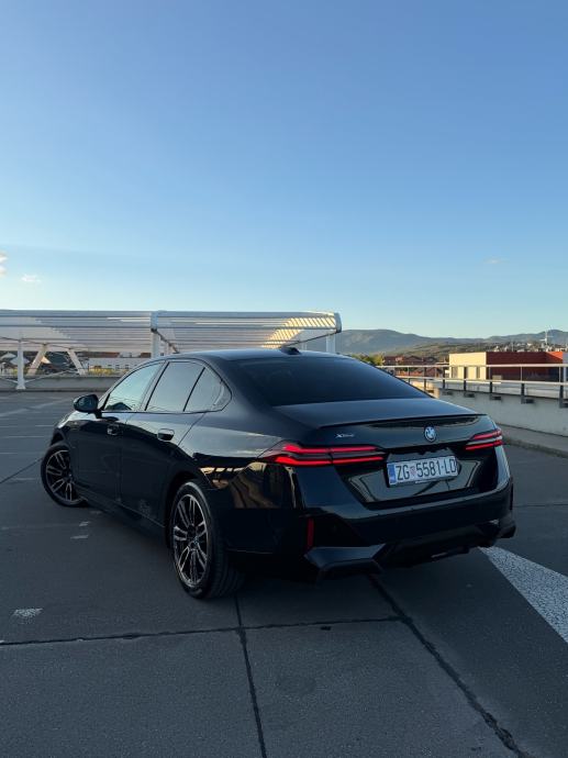 BMW 550e M SPORT PRO xDrive/360 Kamera/ TVORNIČKA GARANCIJA/PRILIKA, fotografija 4