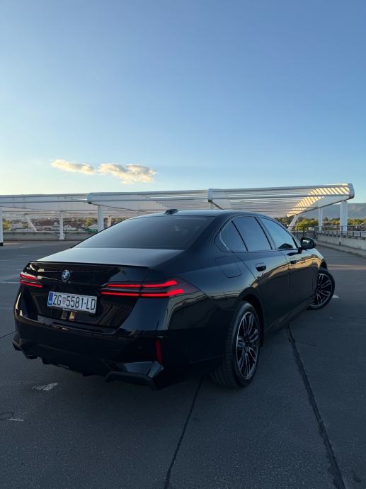 BMW 550e M SPORT PRO xDrive/360 Kamera/ TVORNIČKA GARANCIJA/PRILIKA, fotografija 5
