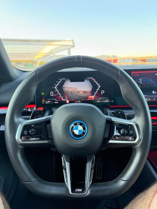 BMW 550e M SPORT PRO xDrive/360 Kamera/ TVORNIČKA GARANCIJA/PRILIKA, fotografija 10