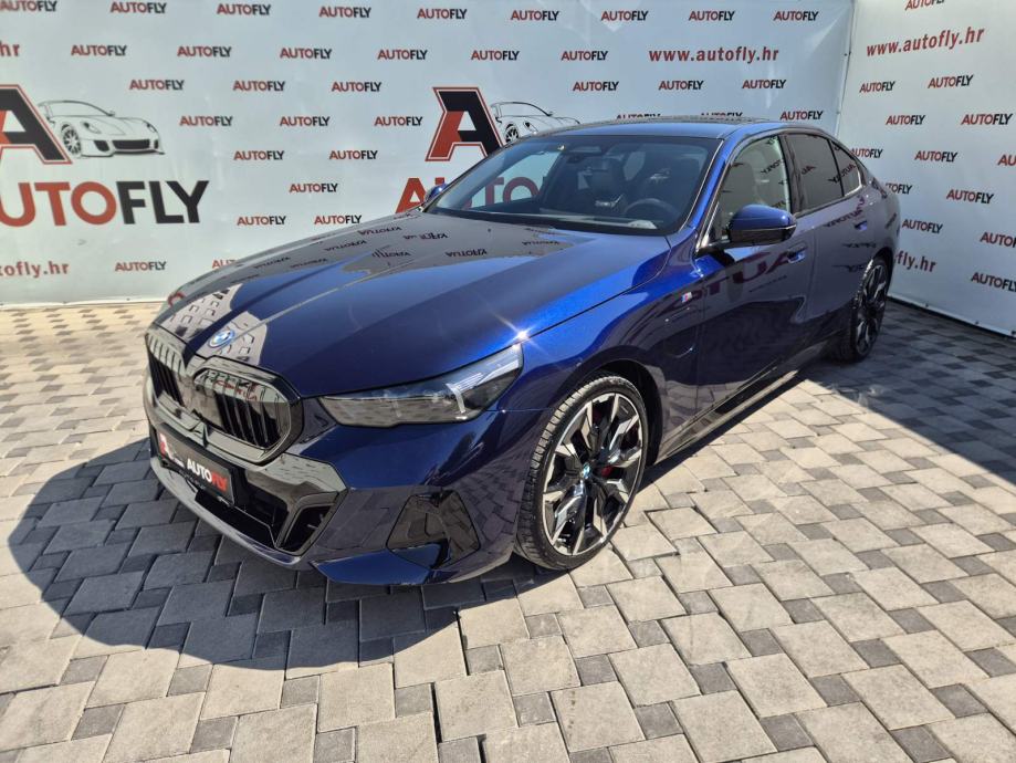 BMW serija 5 550e xDrive PRO M-paket, Shadow, B&W, Iconic Grill, PDV, fotografija 9