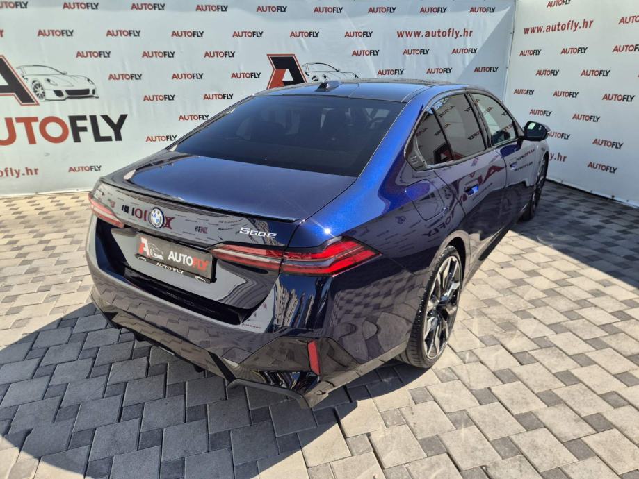BMW serija 5 550e xDrive PRO M-paket, Shadow, B&W, Iconic Grill, PDV, fotografija 8