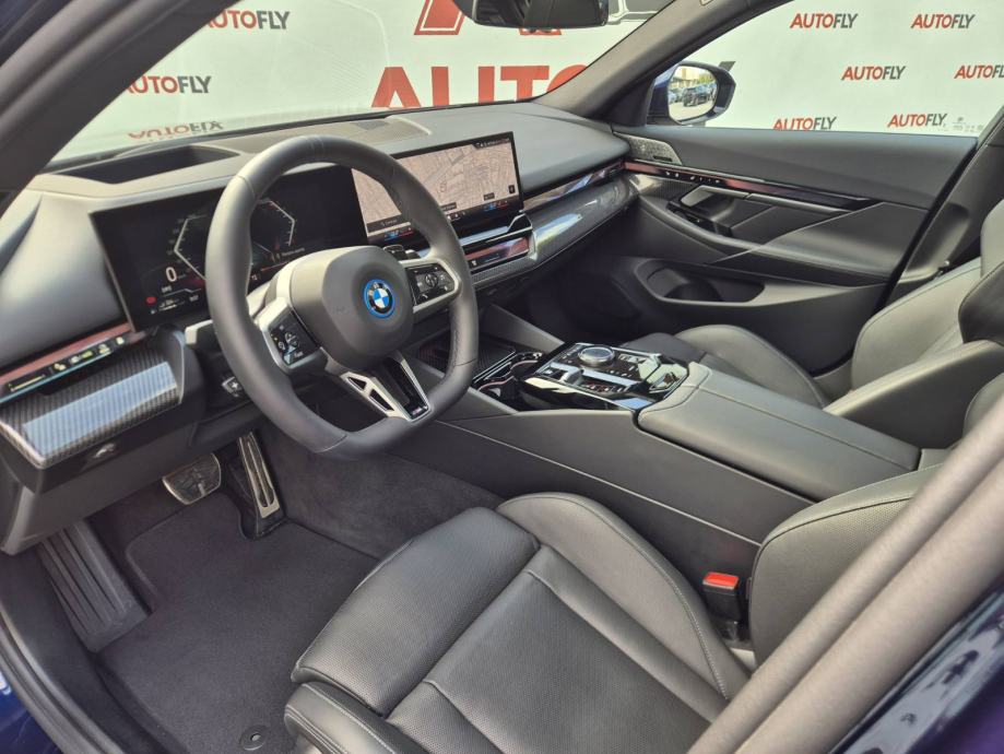 BMW serija 5 550e xDrive PRO M-paket, Shadow, B&W, Iconic Grill, PDV, fotografija 16