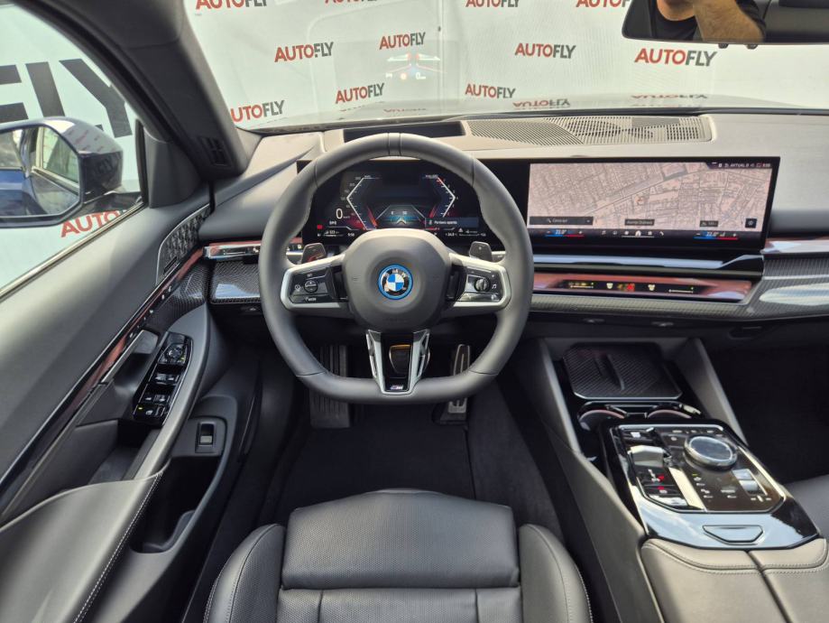 BMW serija 5 550e xDrive PRO M-paket, Shadow, B&W, Iconic Grill, PDV, fotografija 17