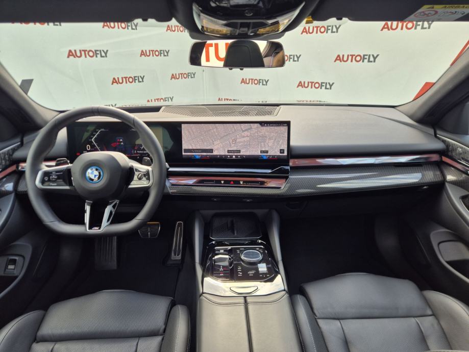 BMW serija 5 550e xDrive PRO M-paket, Shadow, B&W, Iconic Grill, PDV, fotografija 12