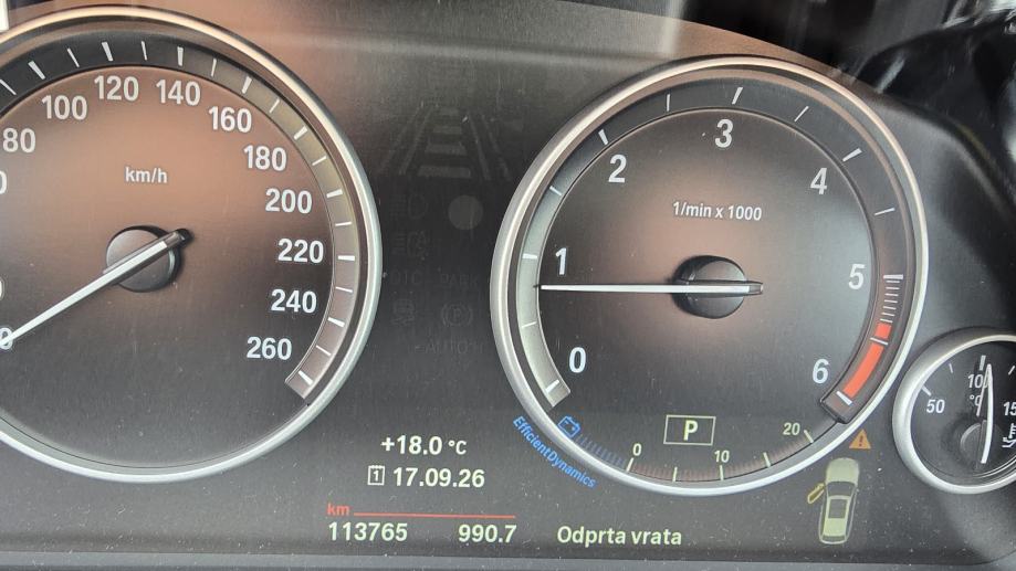 BMW serija 5 Touring 520d, fotografija 11