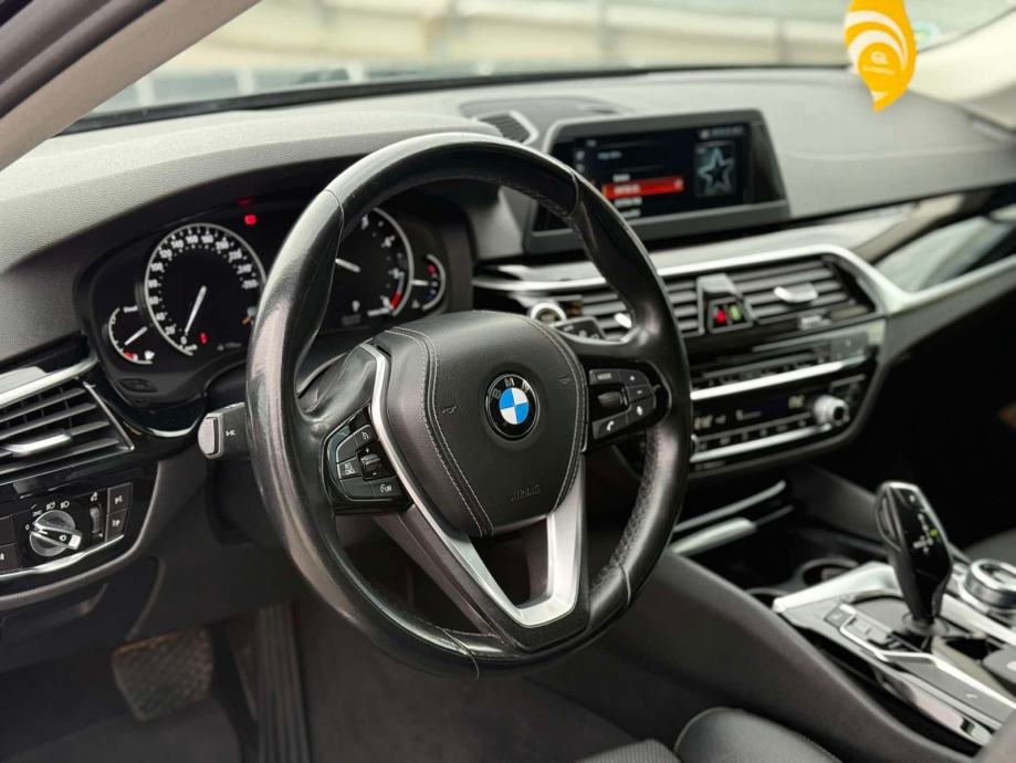 BMW serija 5 Touring 530d automatik, fotografija 8