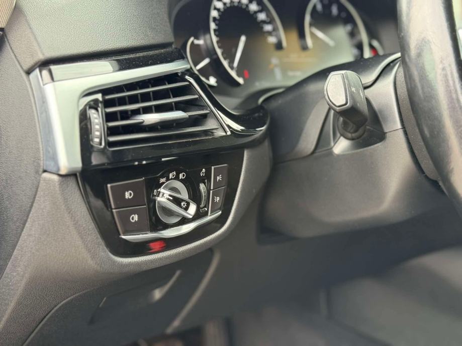 BMW serija 5 Touring 530d automatik, fotografija 9