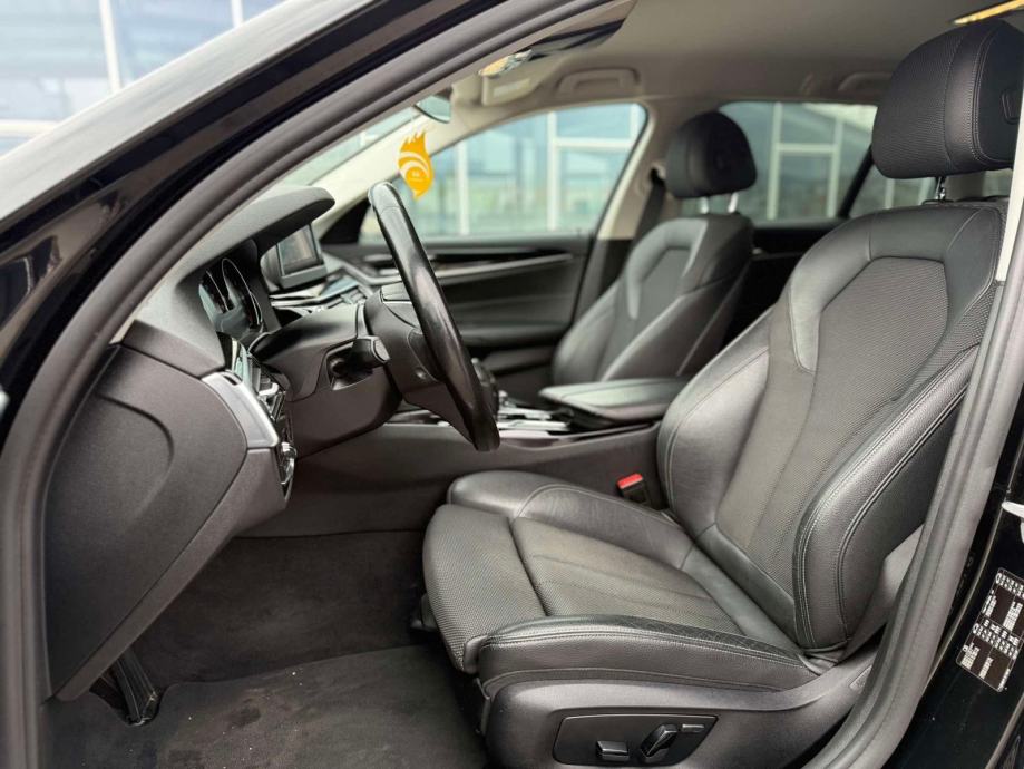 BMW serija 5 Touring 530d automatik, fotografija 10