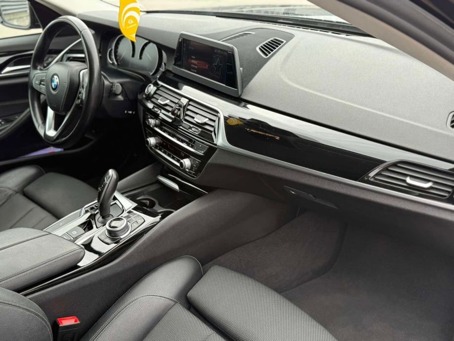 BMW serija 5 Touring 530d automatik, fotografija 14