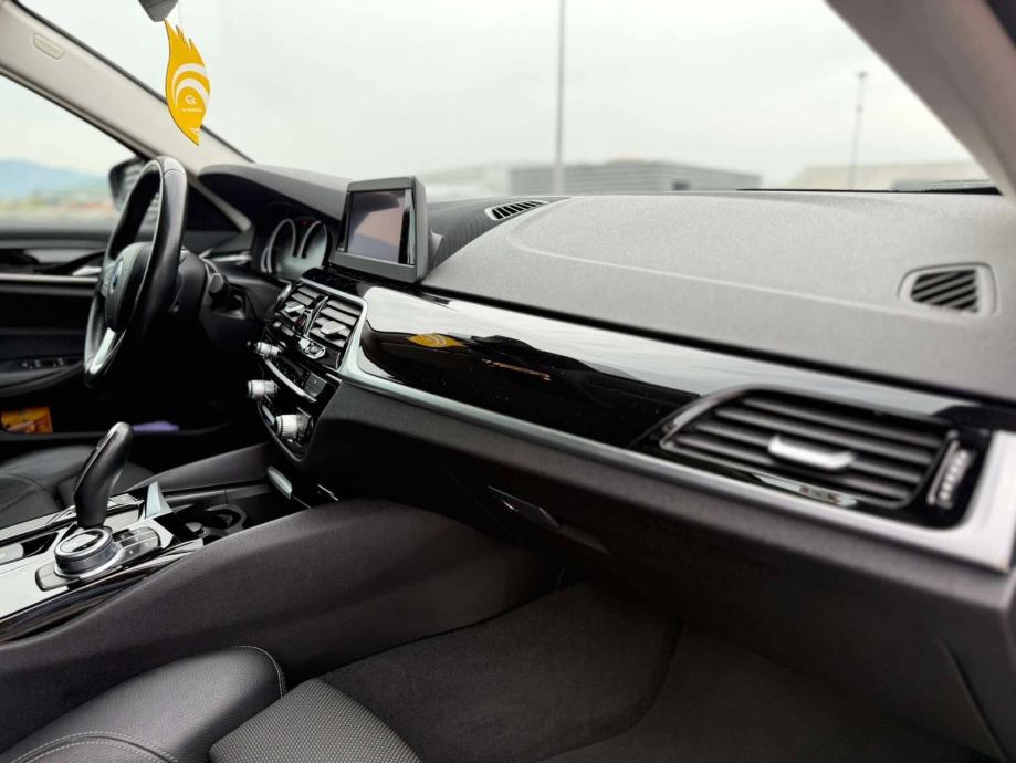 BMW serija 5 Touring 530d automatik, fotografija 15