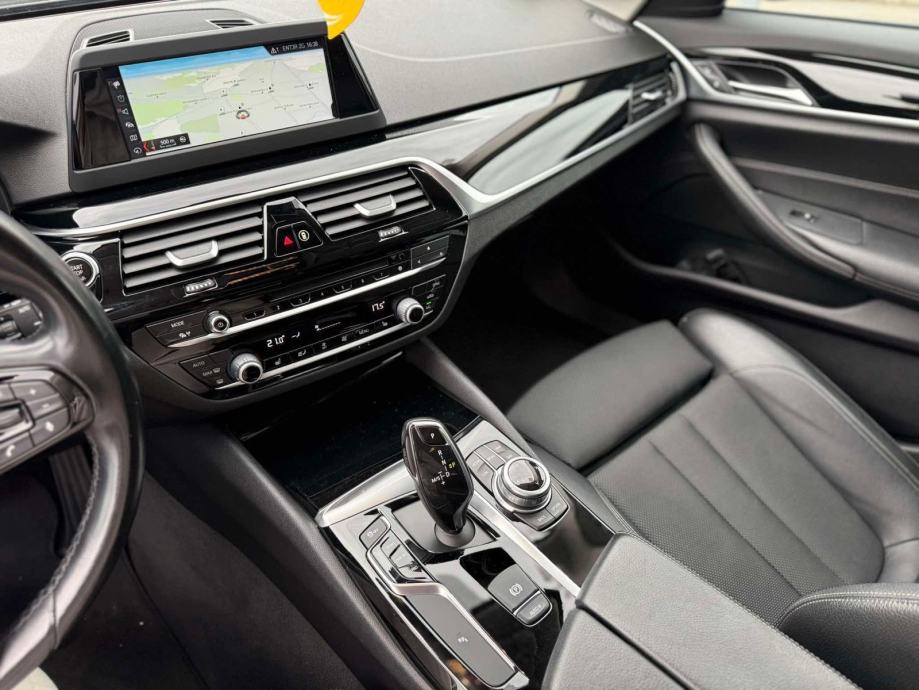 BMW serija 5 Touring 530d automatik, fotografija 16