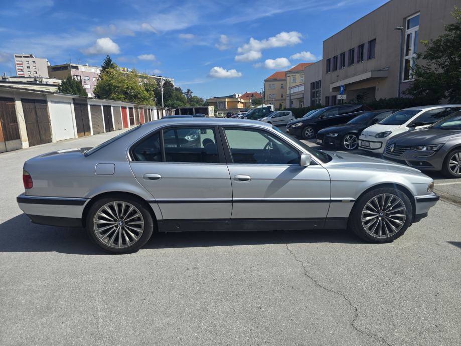 BMW serija 7 E38 740i automatik, fotografija 2