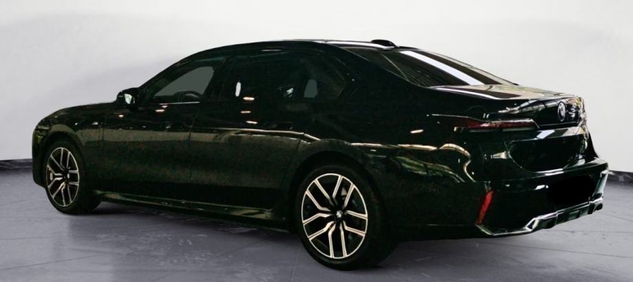 BMW serija 750e xDrive M Sportpaket, fotografija 2
