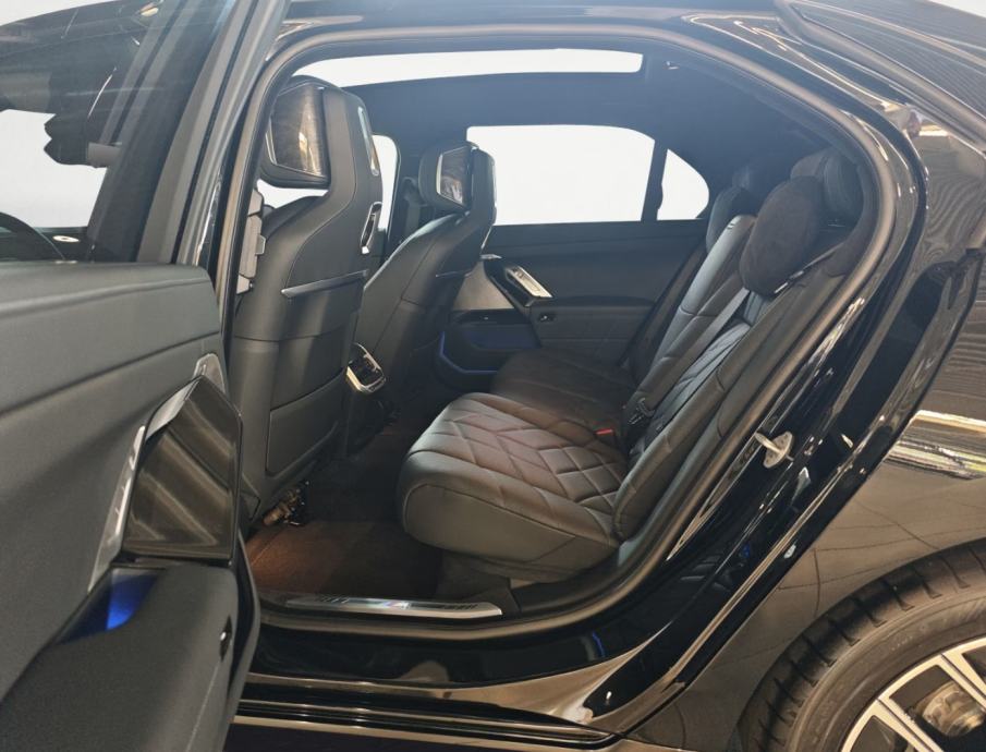 BMW serija 750e xDrive M Sportpaket, fotografija 7