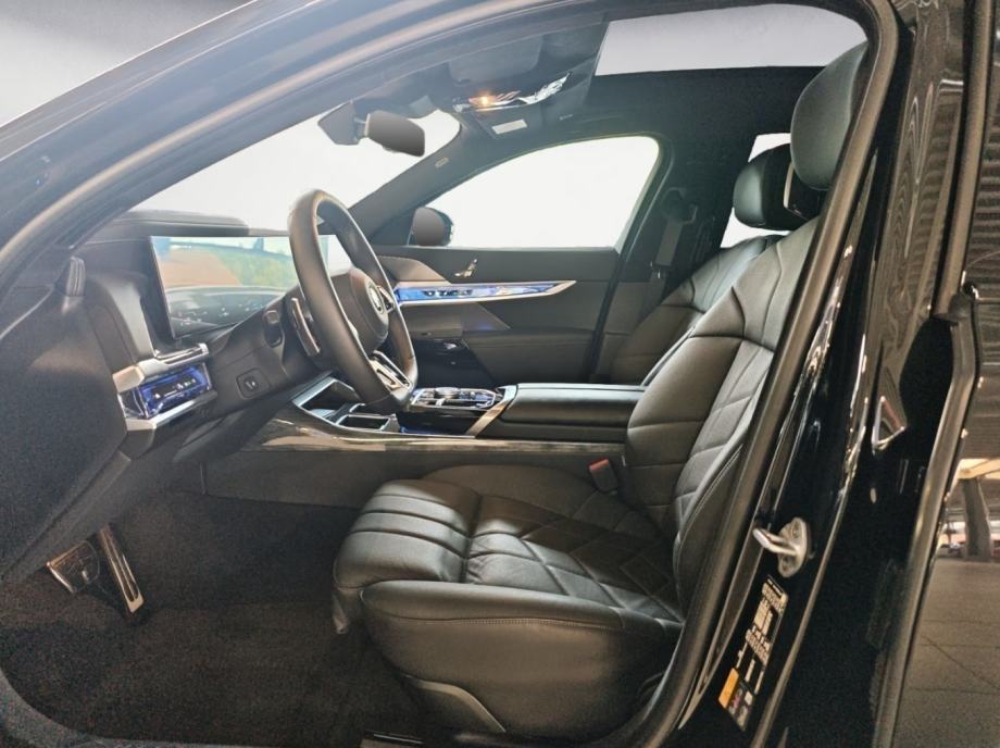 BMW serija 750e xDrive M Sportpaket, fotografija 5