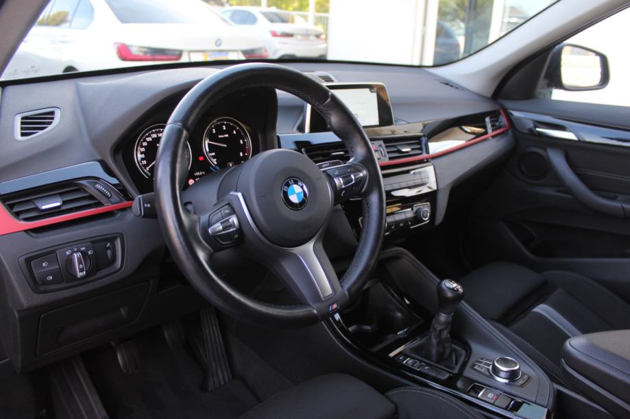 BMW X1 18d, SPORT, ALU 18", LED, NAVIGACIJA, KAMERA, GARANCIJA., fotografija 11