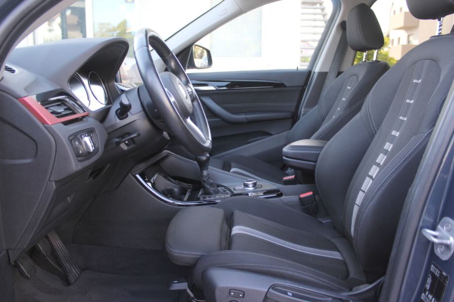BMW X1 18d, SPORT, ALU 18", LED, NAVIGACIJA, KAMERA, GARANCIJA., fotografija 8