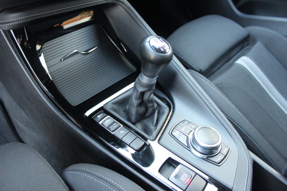 BMW X1 18d, SPORT, ALU 18", LED, NAVIGACIJA, KAMERA, GARANCIJA., fotografija 13