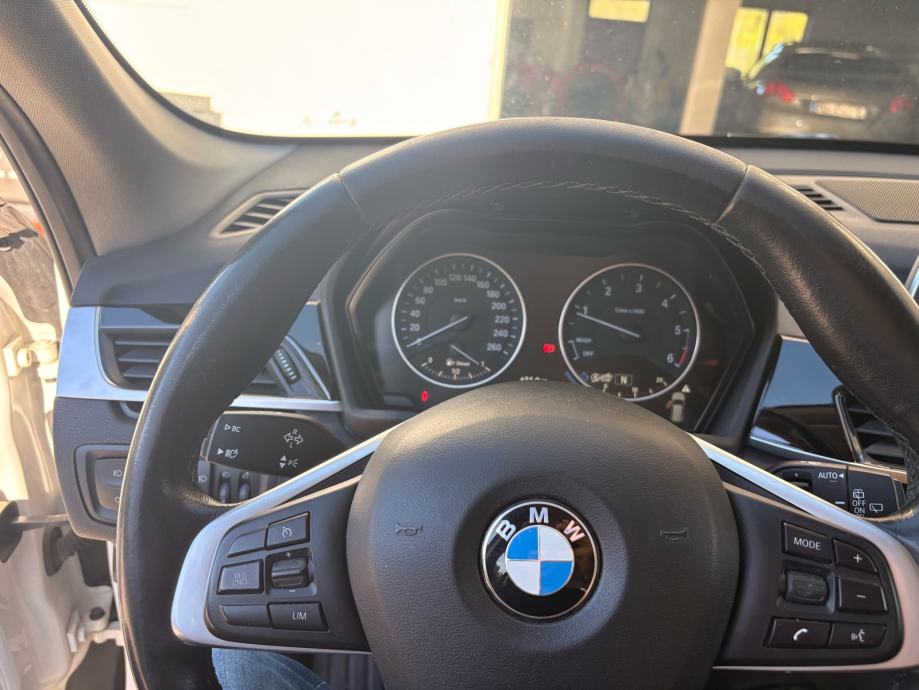 BMW X1 18d, fotografija 7