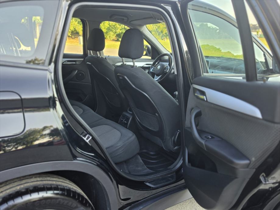 BMW X1 18i, fotografija 10