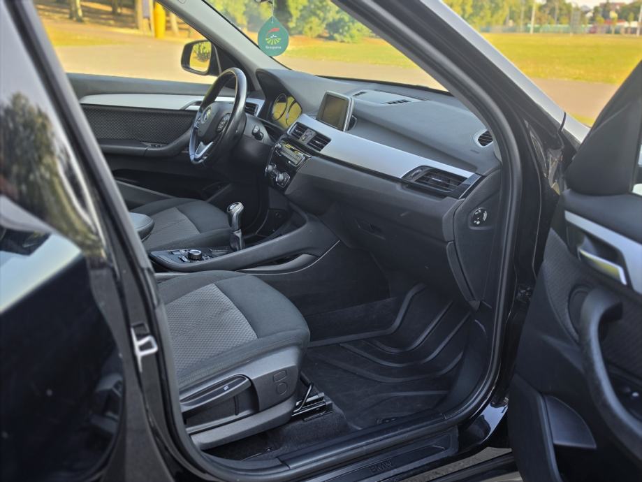 BMW X1 18i, fotografija 11