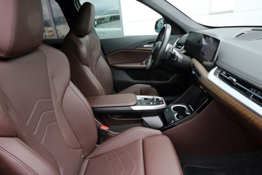 -AKCIJA- BMW X1 2.0 D xDrive 20d 4x4 M-Sportpaket Shadow -Full LED-, fotografija 7