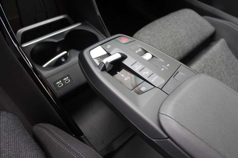 BMW X1 20xd AUTOMATIK, LED, ALU 17", NAVIGACIJA, KAMERA, GARANCIJA., fotografija 14