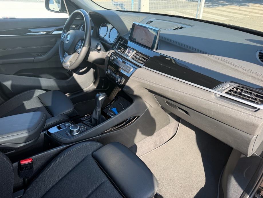 BMW X1 25e Xdrive SPORTLINE **ODLICNO STANJE**, fotografija 10
