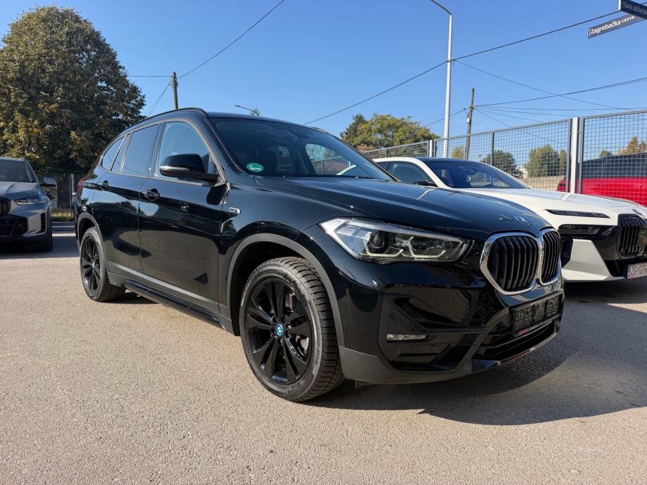 BMW X1 25e Xdrive SPORTLINE **ODLICNO STANJE**, fotografija 3