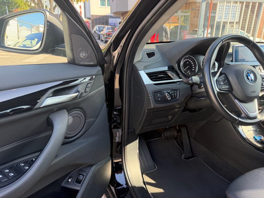 BMW X1 25e Xdrive SPORTLINE **ODLICNO STANJE**, fotografija 11