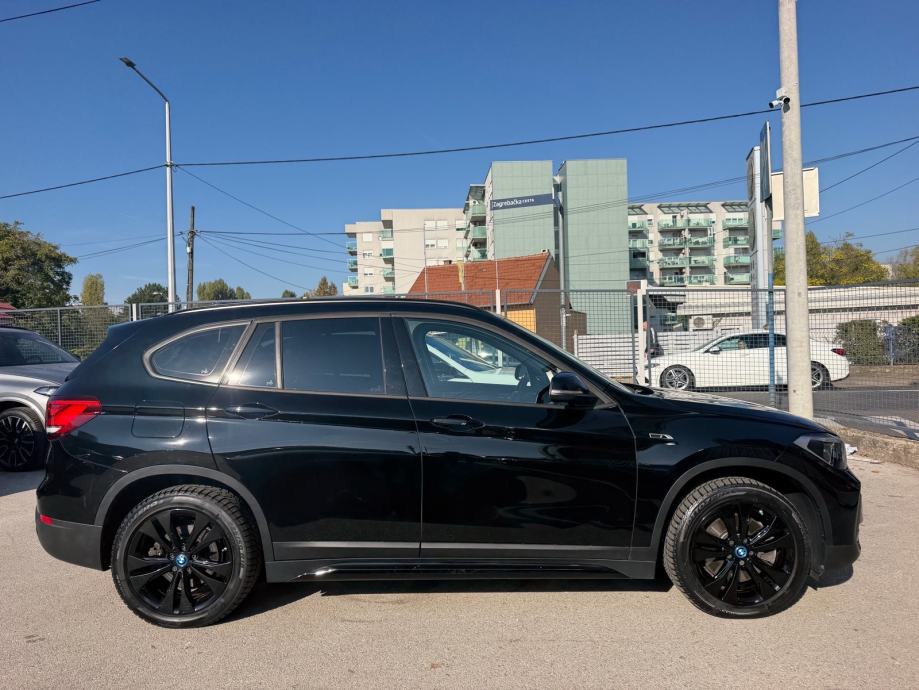 BMW X1 25e Xdrive SPORTLINE **ODLICNO STANJE**, fotografija 4